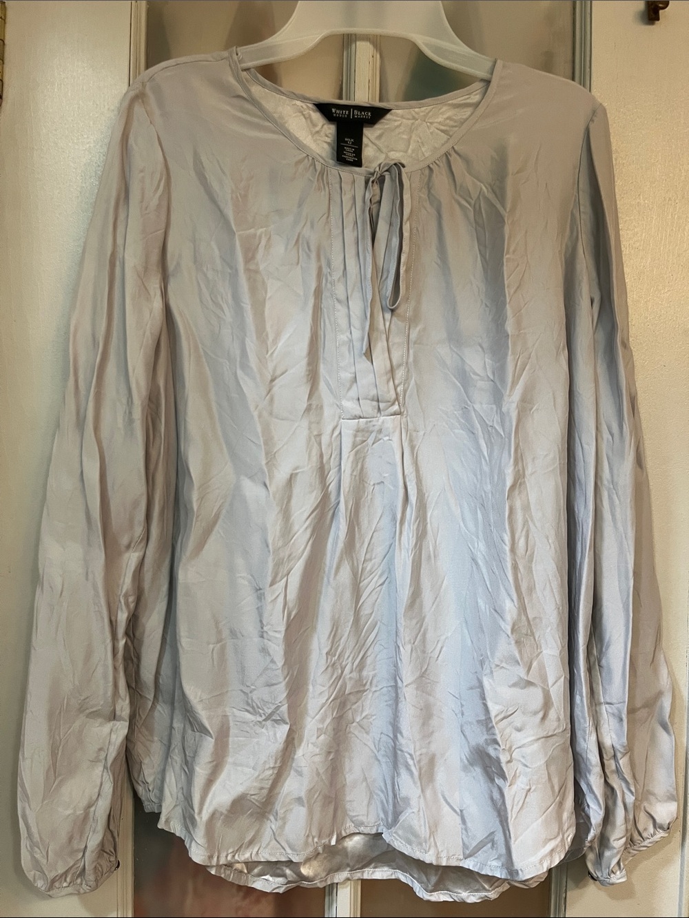 WHBM White House Black Market 100% Silk Pleated Blouse Top Light Gray 22.5” p2p